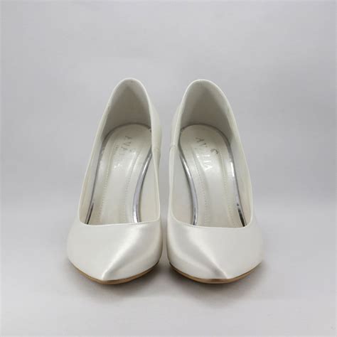 chanel tacco largo|Scarpe da sposa con tacco largo e cristalli. .